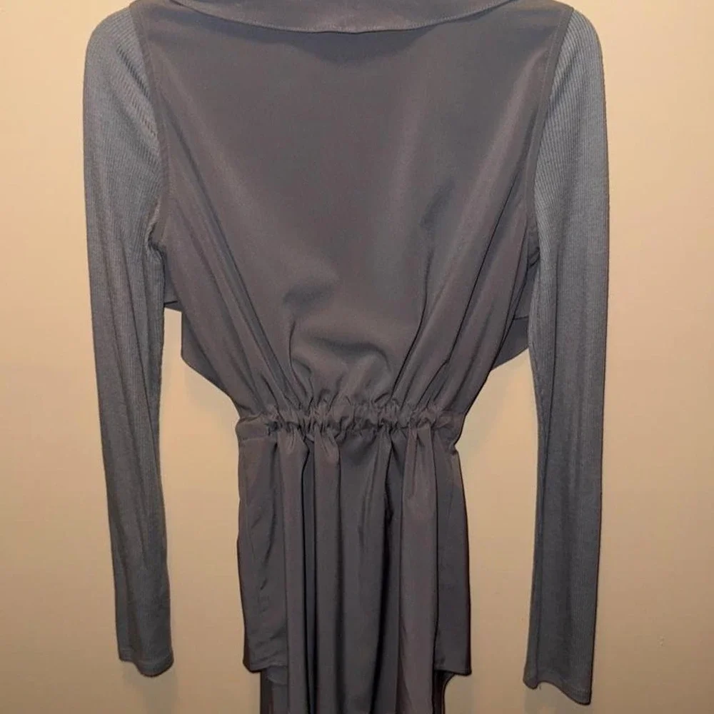 Simply Vera Vera Wang Women's Faux Layered Drape Front Top XS Gray Long Sleeve - Picture 2 of 7